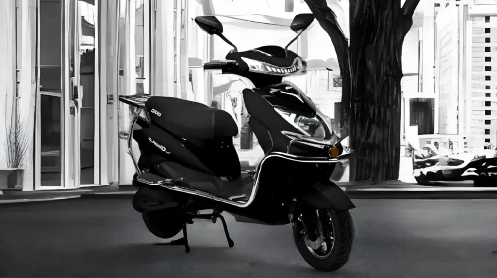 Side profile of Okaya ClassIQ with comfortable seat and footboard