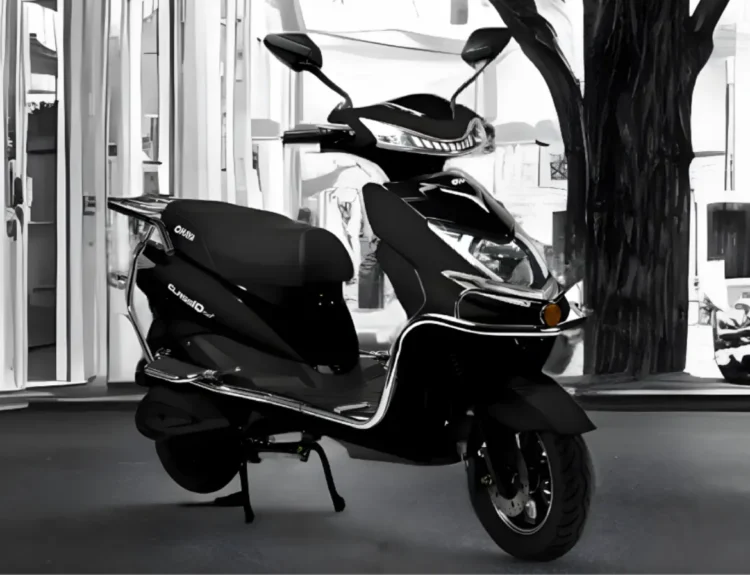 Side profile of Okaya ClassIQ with comfortable seat and footboard